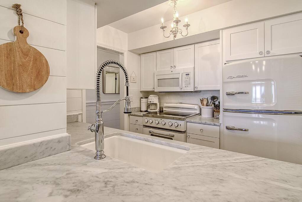 Luxury Seabrook Beachfront W/Spectacular Sunsets エクステリア 写真