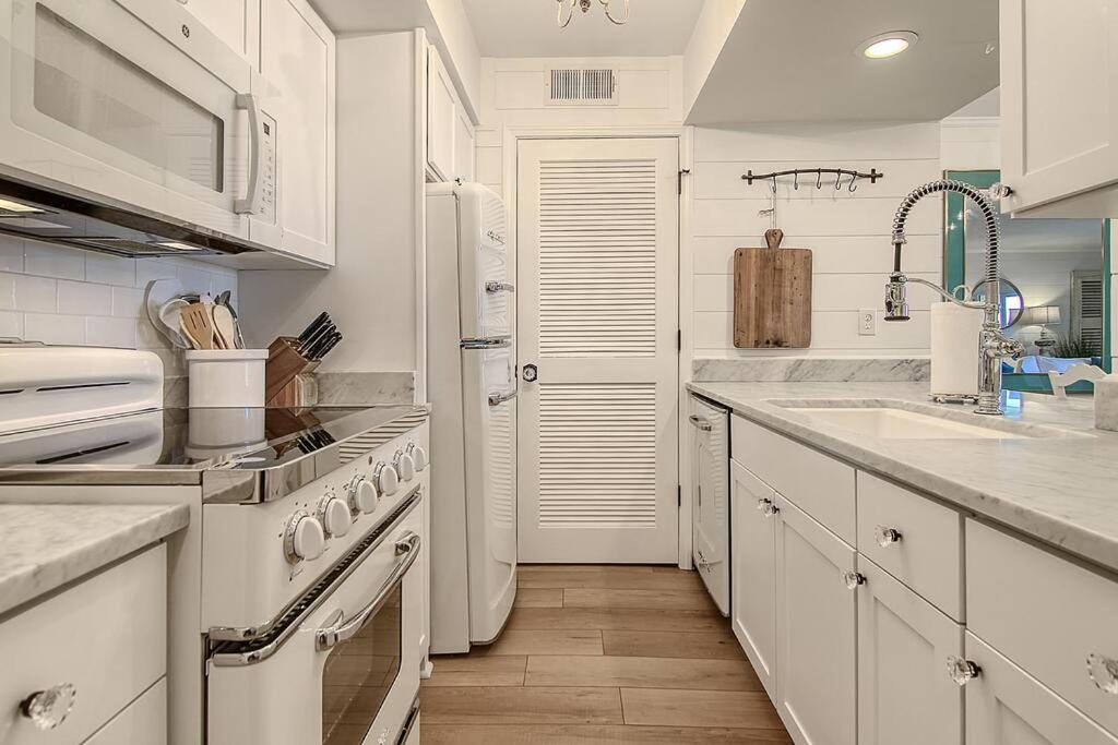 Luxury Seabrook Beachfront W/Spectacular Sunsets エクステリア 写真